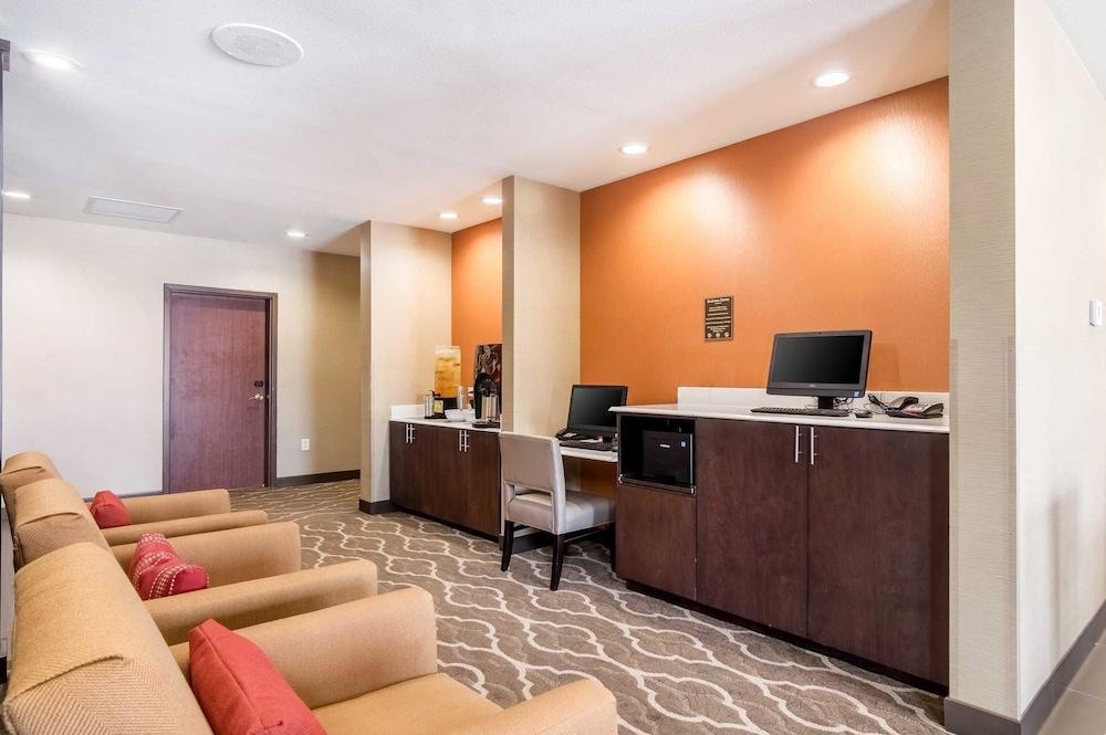 Hotel Comfort Fairgrounds West 3*